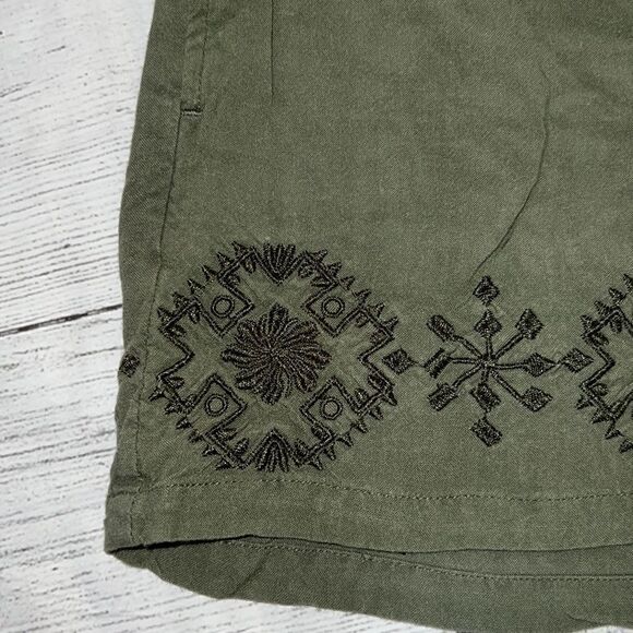 Matilda Jane Clothing MJC Time To Unwind Shorts Green Linen Embroidered sz XS - Picture 3 of 4